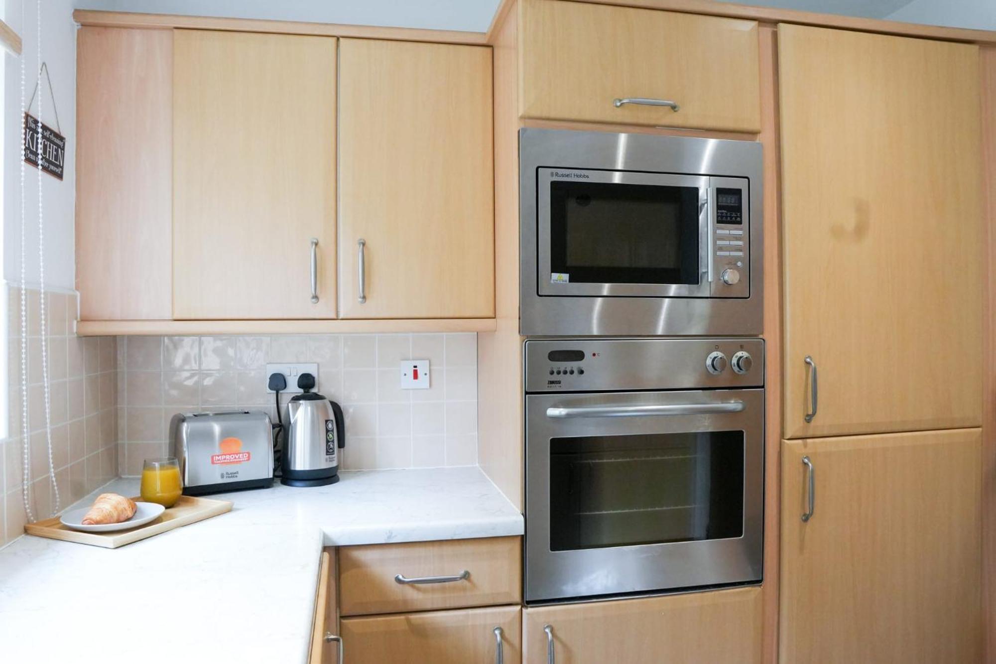 Whole 2-Bed Apartment - Contractors, Professionals, Ulez Free, Free Parking, B'Ham City 10Mins Birmingham Buitenkant foto