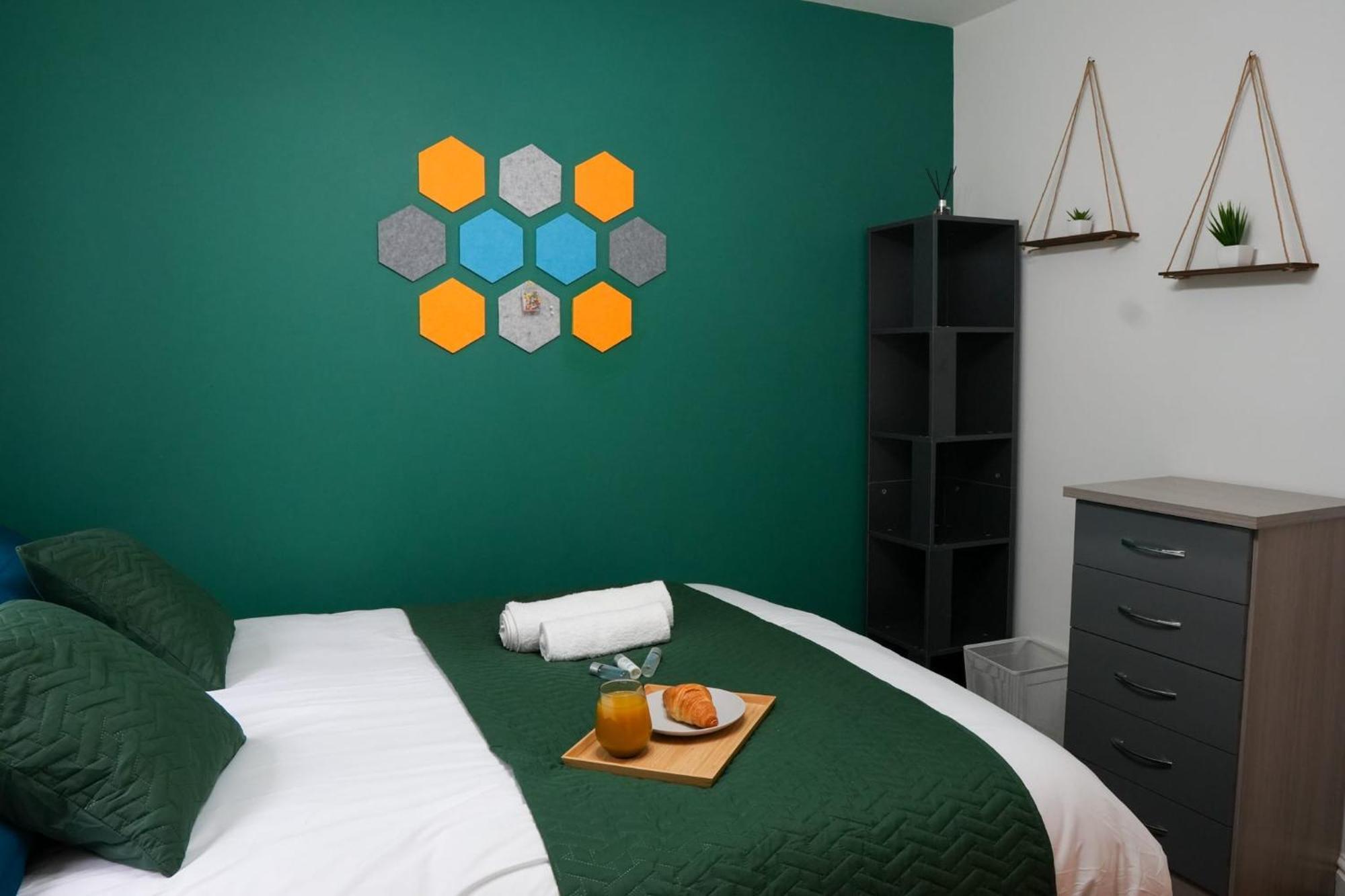 Whole 2-Bed Apartment - Contractors, Professionals, Ulez Free, Free Parking, B'Ham City 10Mins Birmingham Buitenkant foto